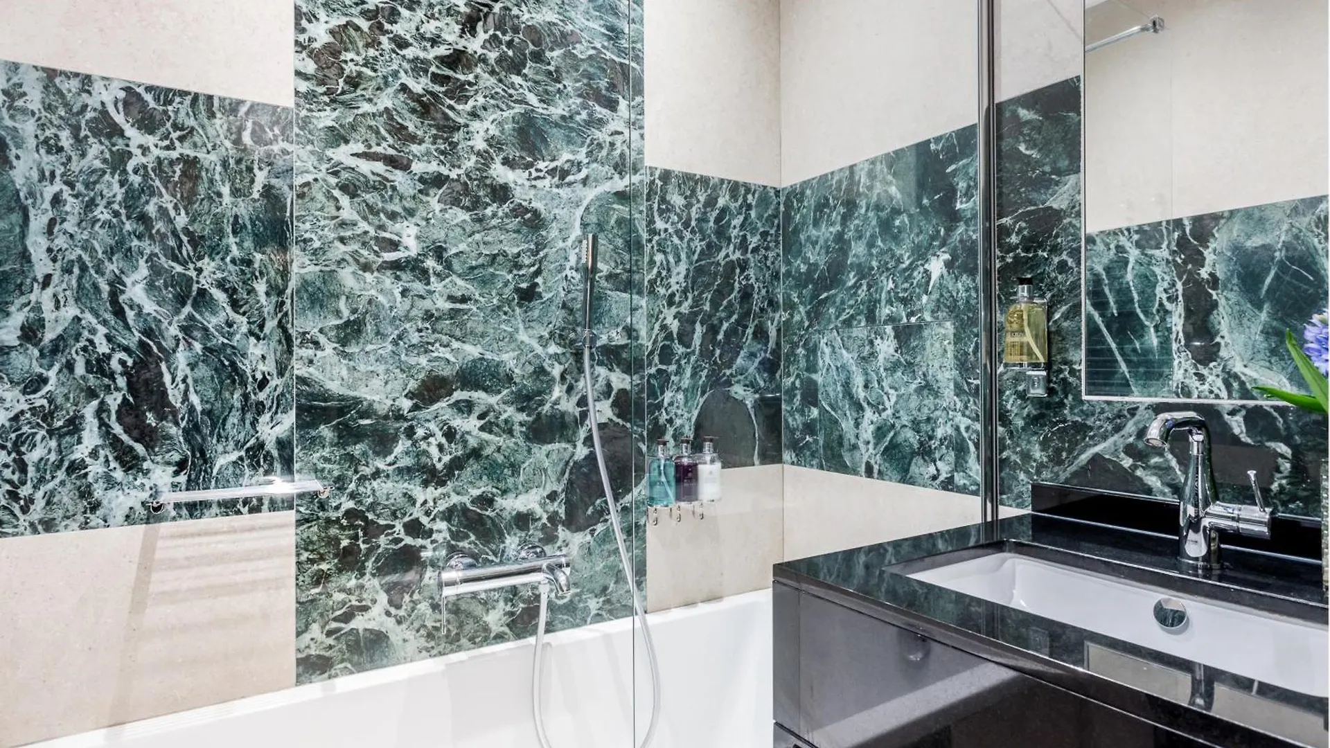 Apartment Merveil - Luxury Suite -Champs Elysees-Ponthieu II Paris