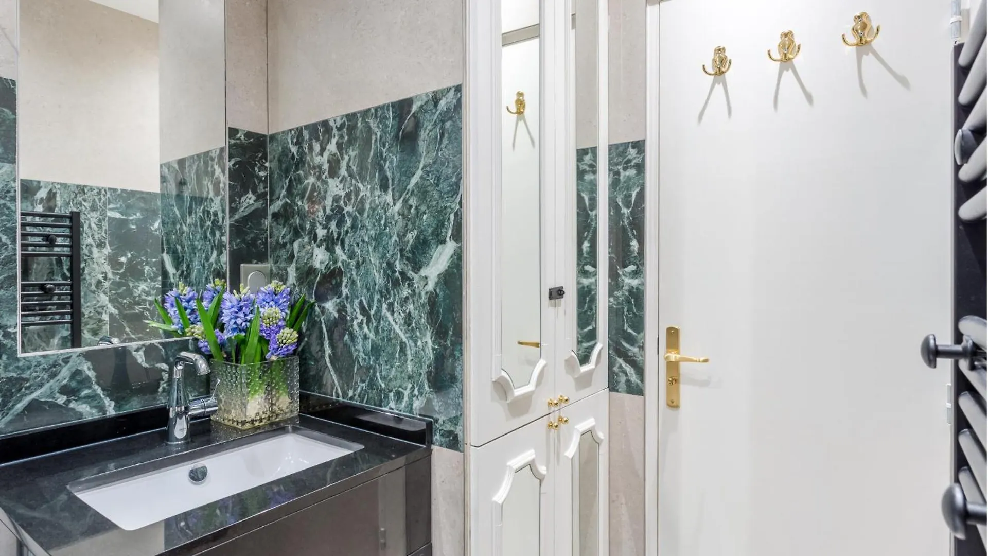 Merveil - Luxury Suite -Champs Elysees-Ponthieu II Paris France