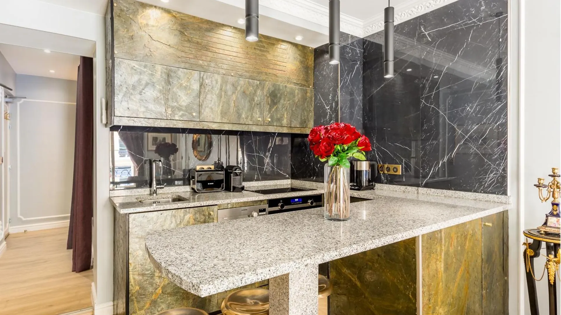 Apartment Merveil - Luxury Suite -Champs Elysees-Ponthieu II Paris France