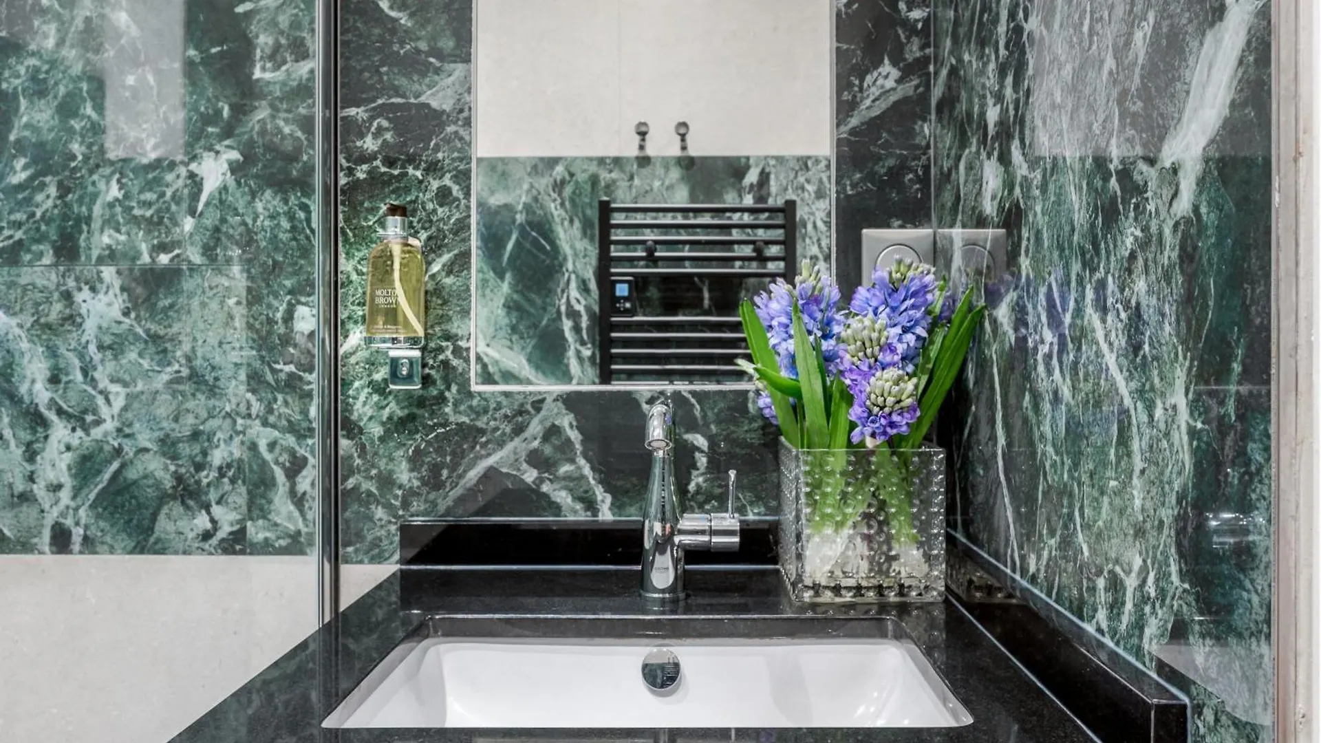 Merveil - Luxury Suite -Champs Elysees-Ponthieu II Paris Apartment