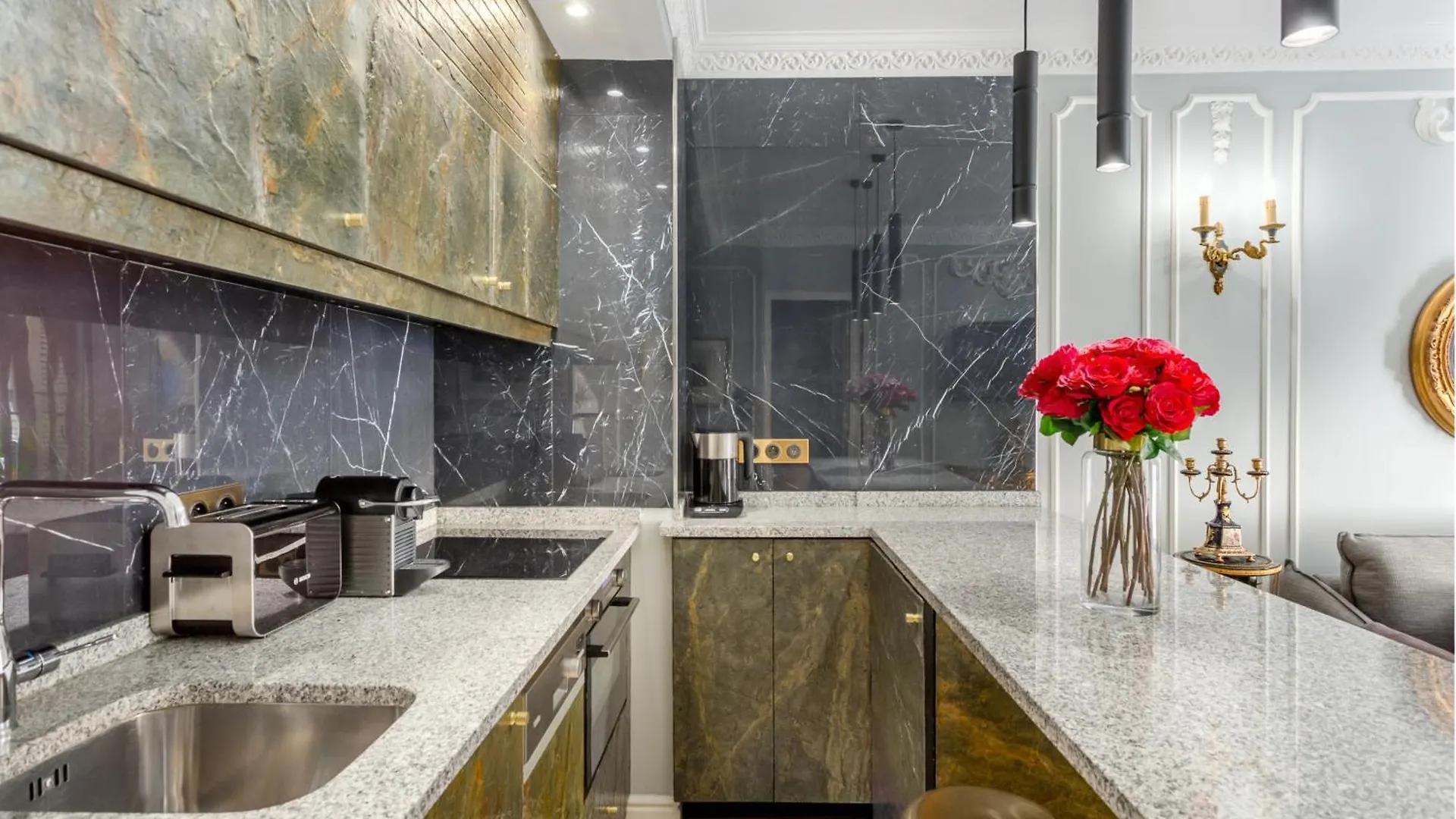 Merveil - Luxury Suite -Champs Elysees-Ponthieu II Paris Apartment