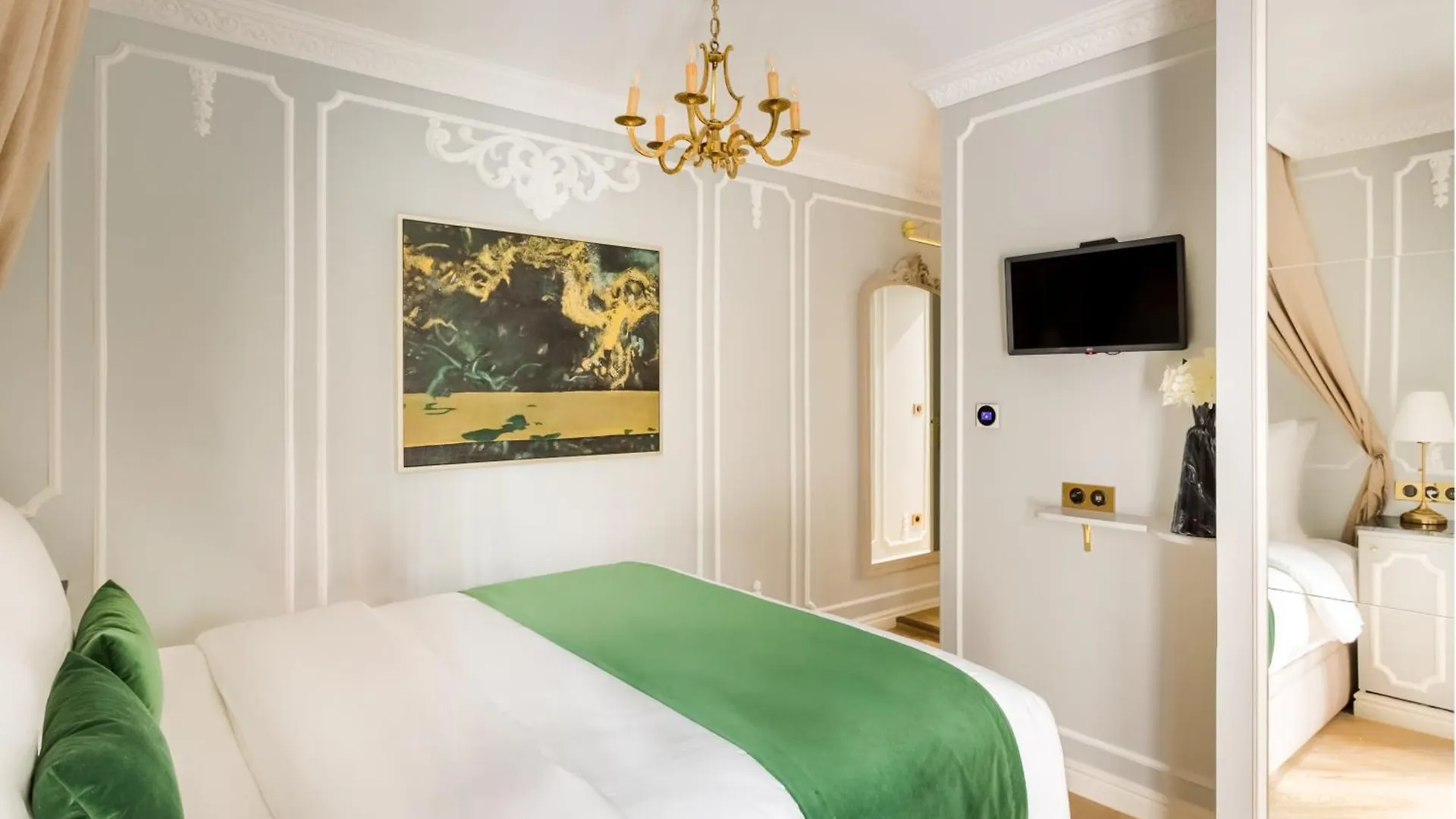 Merveil - Luxury Suite -Champs Elysees-Ponthieu II Paris Apartment